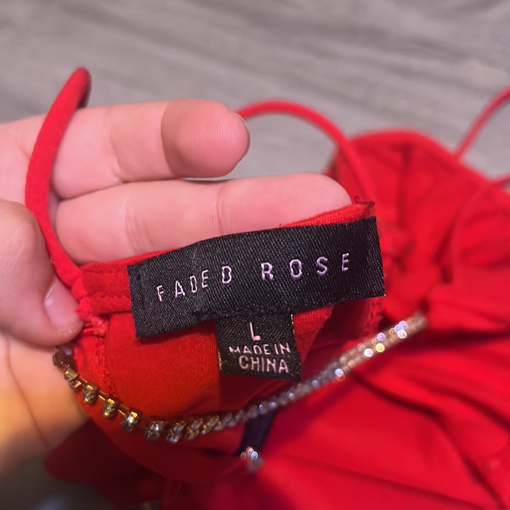 Red crop top - Picture 3 of 3